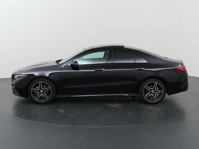 Mercedes-Benz CLA-KLASSE 180 Star Edition AMG Line | Panorama-schuifdak | Achteruitrijcamera | Dode hoek | Stoelverwarming | Sfeerverlichting