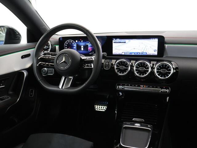 Mercedes-Benz CLA-KLASSE 180 Shooting Brake AMG Line | Panoramadak | Night Pakket | 19 inch | Sfeerverlichting | Multibeam | Trekhaak-Afneembaar |