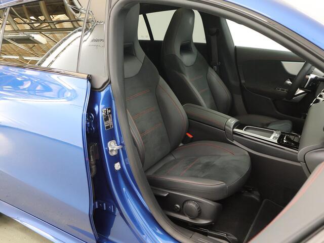 Mercedes-Benz CLA-KLASSE 180 Shooting Brake AMG Line | Panoramadak | Night Pakket | 19 inch | Sfeerverlichting | Multibeam | Trekhaak-Afneembaar |