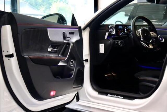 Mercedes-Benz CLA-KLASSE 200 AMG|PANO|Ambient|TrkHk|Memory stoelen