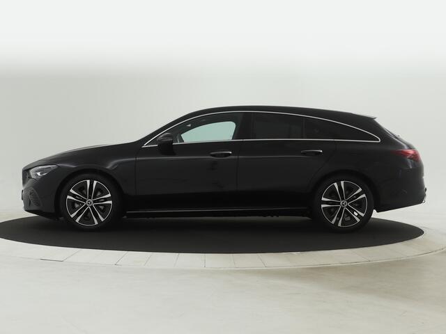 Mercedes-Benz CLA-KLASSE Shooting Brake 180 Star Edition Luxury Line | Trekhaak | USB pakket plus | Sfeerverlichting | Verwarmde stoelen vooraan | Parkeerpakket met achteruitrijcamera | KEYLESS GO-comfortpakket | Draadloos oplaadsysteem voor smartphone |