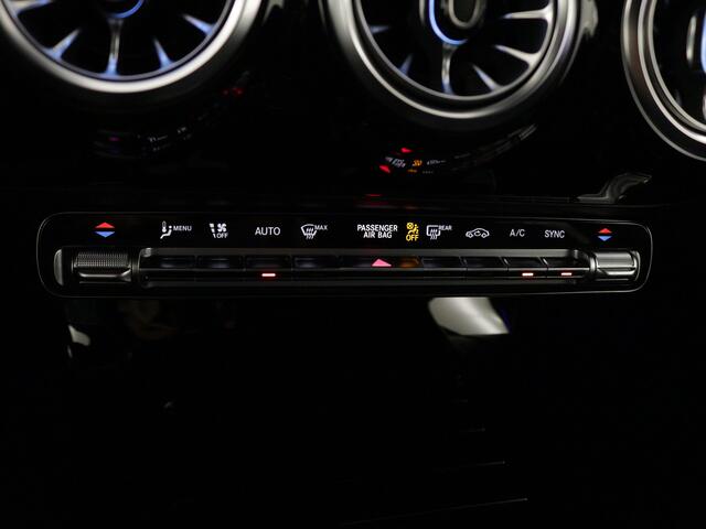 Mercedes-Benz CLA-KLASSE Shooting Brake 180 Star Edition Luxury Line | Trekhaak | USB pakket plus | Sfeerverlichting | Verwarmde stoelen vooraan | Parkeerpakket met achteruitrijcamera | KEYLESS GO-comfortpakket | Draadloos oplaadsysteem voor smartphone |