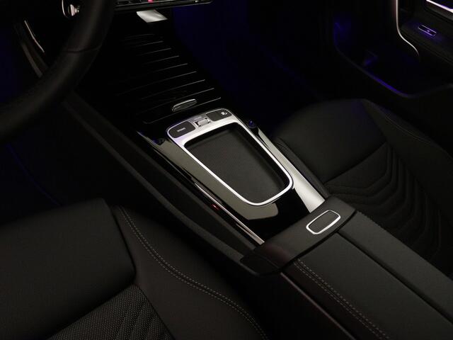 Mercedes-Benz CLA-KLASSE Shooting Brake 180 Star Edition Luxury Line | Trekhaak | USB pakket plus | Sfeerverlichting | Verwarmde stoelen vooraan | Parkeerpakket met achteruitrijcamera | KEYLESS GO-comfortpakket | Draadloos oplaadsysteem voor smartphone |