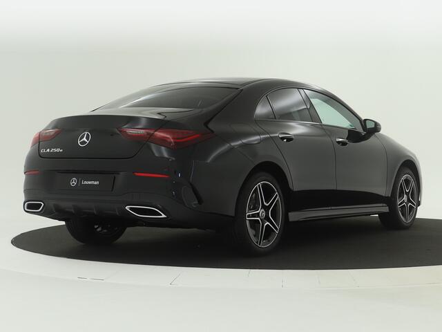 Mercedes-Benz CLA-KLASSE 250 e Star Edition AMG Line | Nightpakket | KEYLESS GO-comfortpakket | Parkeerpakket met achteruitrijcamera | USB pakket plus | Sfeerverlichting | Draadloos oplaadsysteem voor Smartphone |