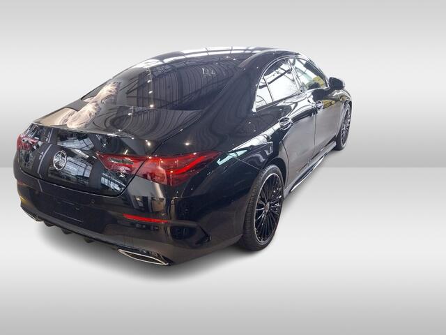 Mercedes-Benz CLA-KLASSE 180 AMG Line / MY2024 / NIEUWSTAAT! / Panoramadak / Camera / Leder&Alcantara / 18'' / Sfeerverlichting / Dodehoek / DAB / Cruise Control