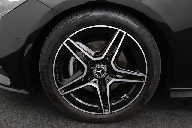 Mercedes-Benz CLA-KLASSE 180 Aut. AMG Night Camera Stoelverw. Sfeerverlichting