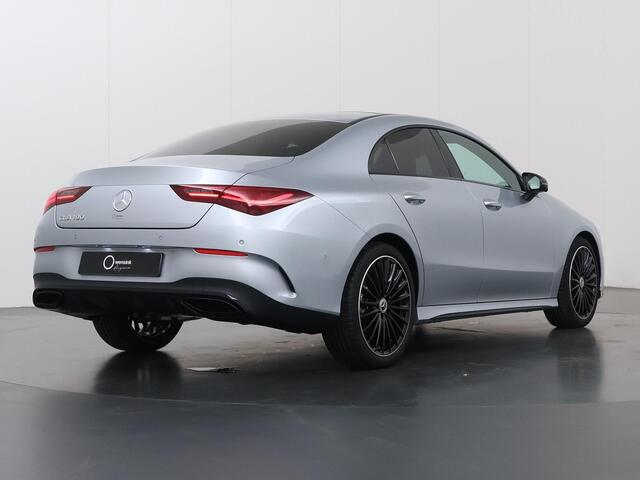 Mercedes-Benz CLA-KLASSE 180 Business Solution AMG | Panoramaschuifdak | AMG Line Plus | Head-up display | Nightpakket | 360° camera | Dodehoekassistent |