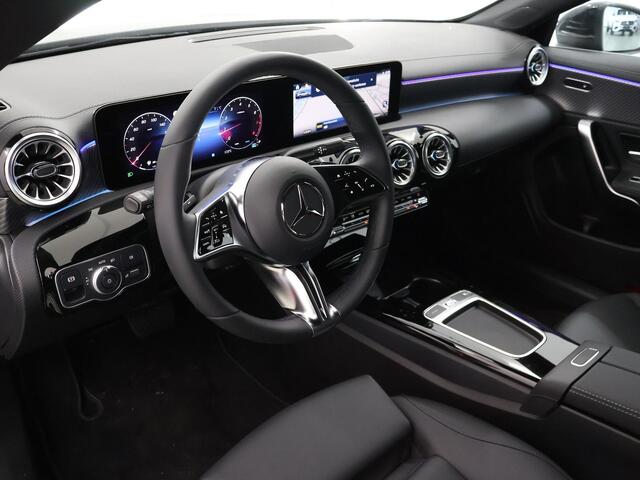 Mercedes-Benz CLA-KLASSE Shooting Brake 180 Star Edition Luxury Line | 18 inch LM velgen | Getinte ramen | Led verlichting | Facelift type