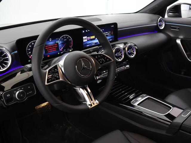Mercedes-Benz CLA-KLASSE Shooting Brake 180 Star Edition Luxury Line | Privacy glas | 18-Inch | Media display | Keyless-Go | Easy-Pack | LED