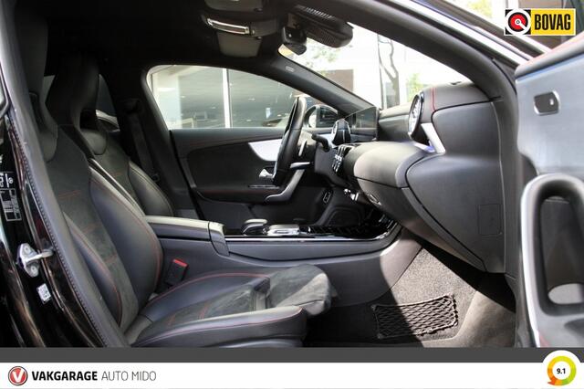 Mercedes-Benz CLA-KLASSE 180 Automaat Business Solution AMG | Trekhaak |