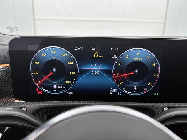 Mercedes-Benz CLA-KLASSE 180 Luxury Line | Premium pakket | Privacy Glass | Alarm scm3 | Apple CarPlay Keyless go | Parktronic + achtercamera | Inclusief 24 maanden MB Certified garantie voor Europa.