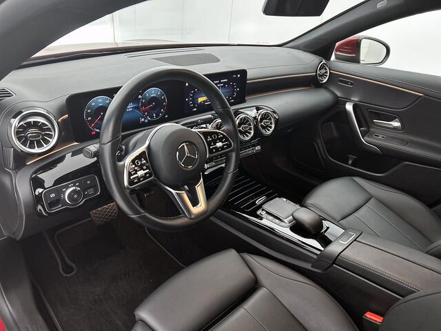 Mercedes-Benz CLA-KLASSE 180 Luxury Line | Premium pakket | Privacy Glass | Alarm scm3 | Apple CarPlay Keyless go | Parktronic + achtercamera | Inclusief 24 maanden MB Certified garantie voor Europa.