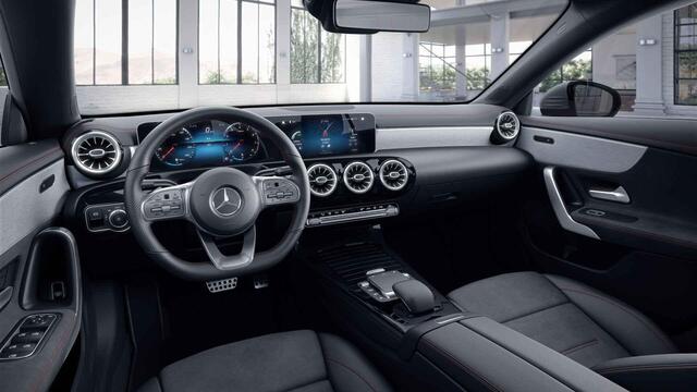 Mercedes-Benz CLA-KLASSE 180 Business Solution AMG | Sfeerverlichting | Widescreen | Apple carplay | Parkeercamera | Stoelverwarming |