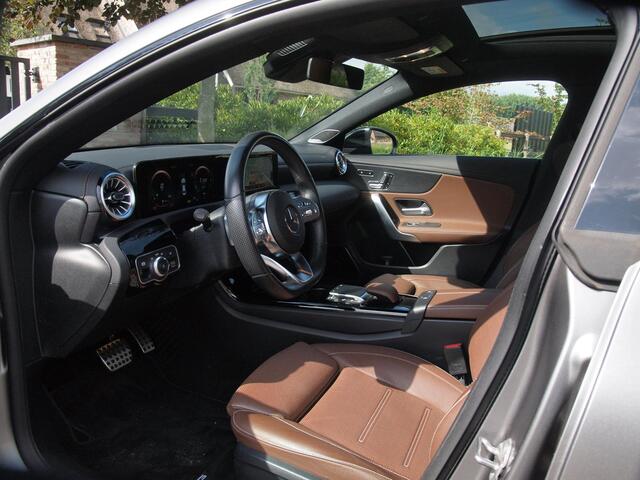 Mercedes-Benz CLA-KLASSE 250 e Premium Plus | Panoramadak | Lederen Bekleding | Burmester | 360°-camera | NL-Auto |