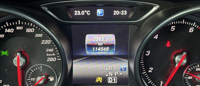 Mercedes-Benz CLA-KLASSE 180 Business Solution AMG / PANO / AMG / AIRCO /