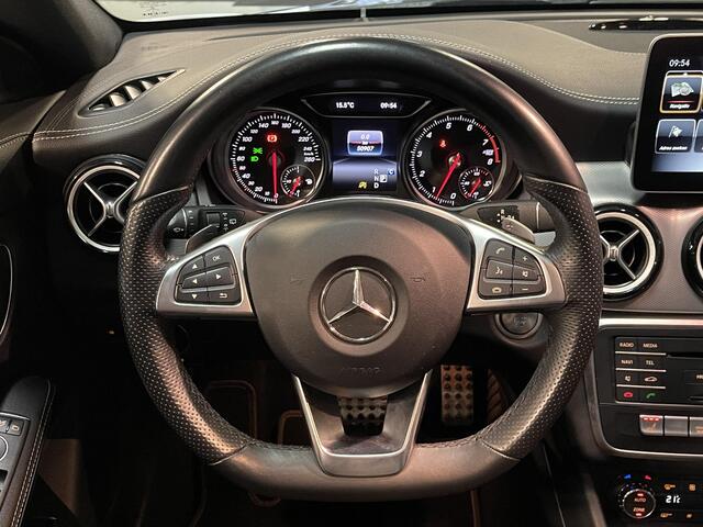 Mercedes-Benz CLA-KLASSE Shooting Brake 200 WhiteArt 18"/Panoramadak/Stoelverwarming/COMAND Online/Camera/PDC v+a/Elektrische achterklep