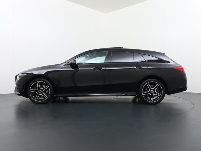 Mercedes-Benz CLA-KLASSE Shooting Brake 250 e AMG Line PHEV PLUG-IN HYBRIDE | 1e EIGENAAR | UNIEKE KM-STAND | LEDER | PANORAMADAK | CAMERA | AMBIENT SFEERVERLICHTING | RIJKLAAR GELEVERD INCL. 12 MAANDEN BOVAG GARANTIE