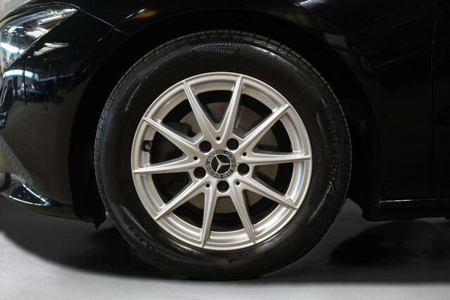 Mercedes-Benz CLA-KLASSE Shooting Brake 180 Business Solution | Pano | trekhaak
