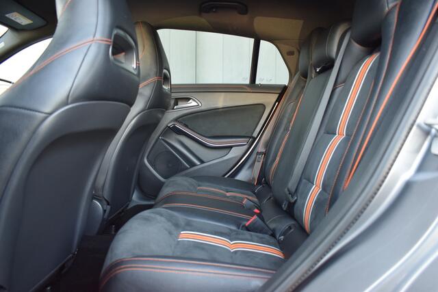 Mercedes-Benz CLA-KLASSE Shooting Brake 180 Automaat OrangeArt Edition Bi-Xenon | Leder/Alcantara | Comand Full Map Navi | Sportstoelen | 18 Inch LMV