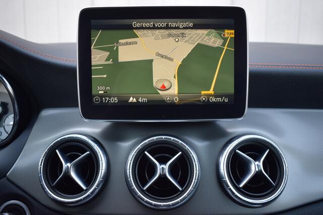 Mercedes-Benz CLA-KLASSE Shooting Brake 180 Automaat OrangeArt Edition Bi-Xenon | Leder/Alcantara | Comand Full Map Navi | Sportstoelen | 18 Inch LMV