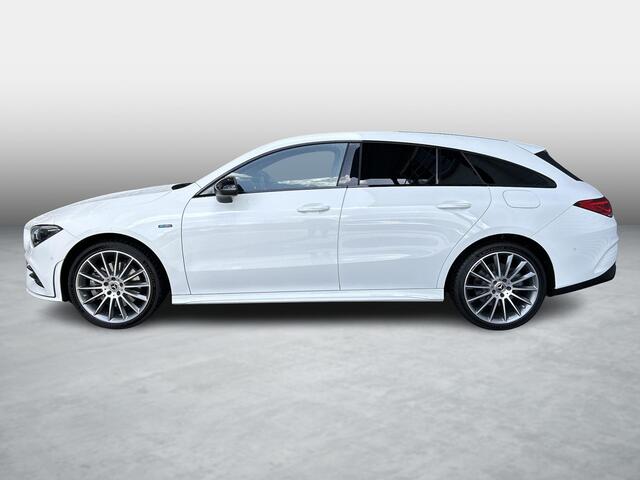 Mercedes-Benz CLA-KLASSE Shooting Brake 250 e AMG line Panoramadak| 19 Inch| Stoelverwarming| Smartphone integratie