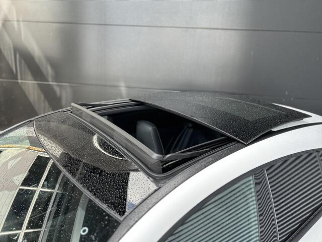 Mercedes-Benz CLA-KLASSE Shooting Brake 250 e AMG line Panoramadak| 19 Inch| Stoelverwarming| Smartphone integratie