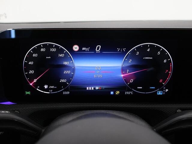Mercedes-Benz CLA-KLASSE 180 Business Solution AMG |Panoramaschuifdak | Premium Plus | Night | Head-up display