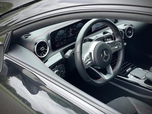 Mercedes-Benz CLA-KLASSE 180 Business Solution AMG / CAMERA / WIDE SCREEN / ORG.NL/ AMG
