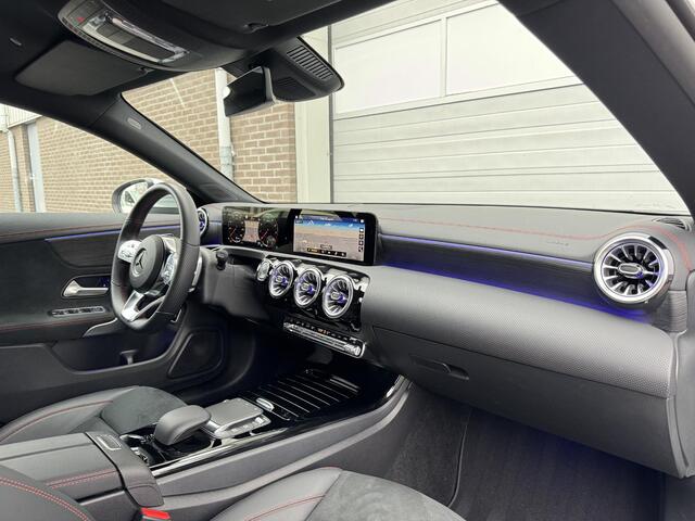 Mercedes-Benz CLA-KLASSE Shooting Brake 180 AMG Line | Achteruitrijcamera | Stoelverwarming |
