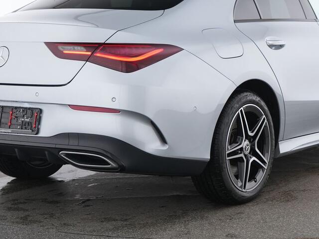 Mercedes-Benz CLA-KLASSE 250 e AMG Plug-In Hybride AMG Line Premium | Night Pakket | Panorama Schuif-Kanteldak | Burmester® | Stuur en Stoelverwarming. Inclusief 24 maanden Mercedes-Benz Certified garantie voor Europa.