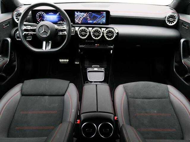 Mercedes-Benz CLA-KLASSE 250 e Star Edition AMG Line | NIght Pakket | Panorama Schuif-Kanteldak | Ledkoplampen . Inclusief 24 maanden Mercedes-Benz Certified garantie voor Europa.