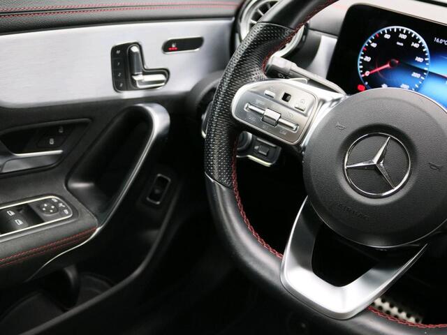 Mercedes-Benz CLA-KLASSE 180 Business Solution AMG AMG Line | Night Pakket | Panorama Schuif-Kanteldak | Sfeerverlichting | Memory Voorstoelen Ledkoplampen. Inclusief 24 maanden Mercedes-Benz Certified garantie voor Europa