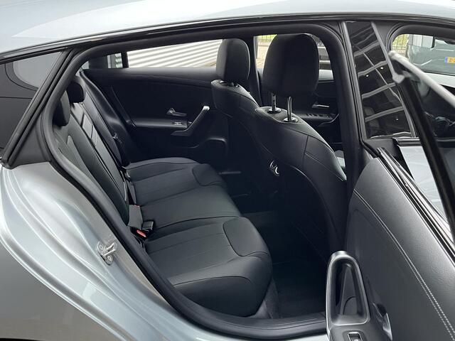 Mercedes-Benz CLA-KLASSE Shooting Brake 180 Luxury Line