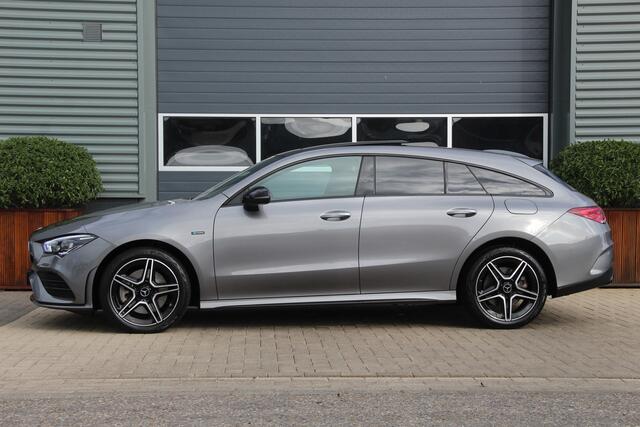 Mercedes-Benz CLA-KLASSE Shooting Brake 250e AMG Line Edition | Panoramadak | Distronic+ | Memory | Widescreen | Camera | CarPlay | Keyless Go | Sfeerverlichting | LED | Stoelverw | Navi | Spooassistent | .....