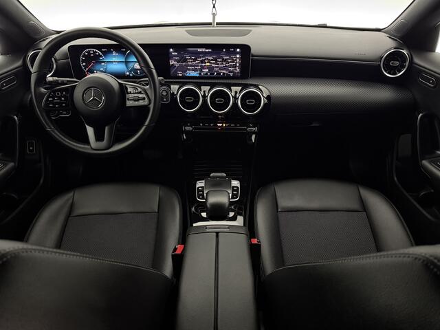 Mercedes-Benz CLA-KLASSE 180 Advantage | Camera | Virtual | Carplay | LED | Stoelverw. | Parkeersens.