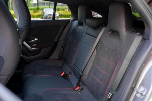 Mercedes-Benz CLA-KLASSE 250e Shooting Brake Business Solution AMG | Panoramaschuifdak | Burmester | Rijassistentiepakket | Night | Trekhaak