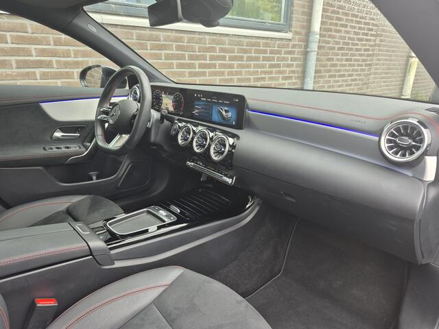 Mercedes-Benz CLA-KLASSE 180 AMG Line | Panoramadak | Nightpakket |