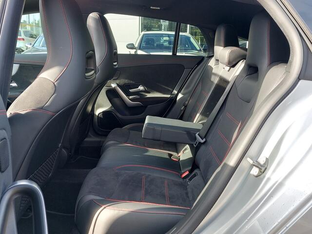 Mercedes-Benz CLA-KLASSE Shooting Brake 180 136pk Business Solution AMG | Navi | Apple Carplay+Android Auto | Elek.Stoel.Verstel+Geheugen | Stoelverwarming | Panorama Schuifdak | Keyless Entry | Pdc V+A+Assist+Camera | 18''lm