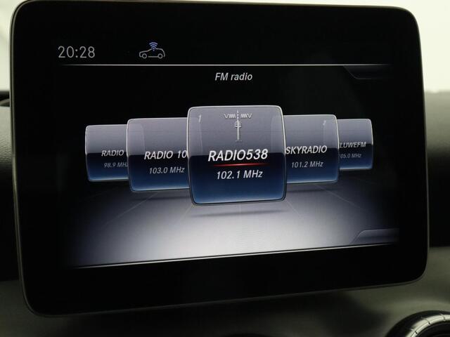 Mercedes-Benz CLA-KLASSE Shooting Brake 180 | Trekhaak | Camera | Navigatie | Leder | LED | Cruise control | Sportstoelen | LMV 18 inch