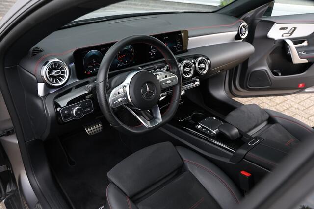Mercedes-Benz CLA-KLASSE 200 164PK AMG Night Aut. Pano|Trekh|Elek stoelen|Mat|Sfeervl
