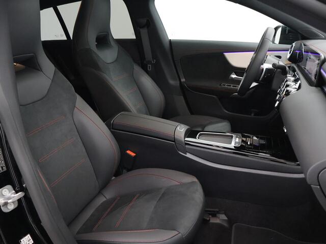 Mercedes-Benz CLA-KLASSE Shooting Brake 180 Business Solution AMG | Night Pakket | Panoramadak | 19" multispaaks velgen | 360 graden camera | Elekt. inklapbare trekhaak |