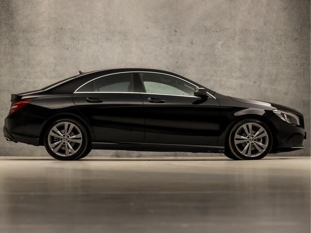 Mercedes-Benz CLA-KLASSE 180 Sport (GROOT NAVIGATIE, CAMERA, ZWART HEMEL, STOELVERWARMING, GETINT GLAS, HALF LEDER, XENON, GETINT GLAS, KEYLESS START, WITTE STIKSELS,