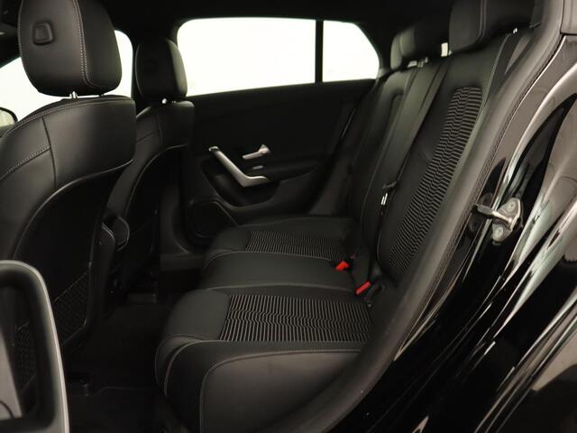 Mercedes-Benz CLA-KLASSE Shooting Brake 250 e AMG Line | Half Leder | Carplay | Stoelverwarming | Camera | LED | Navigatie | Adaptive Cruise