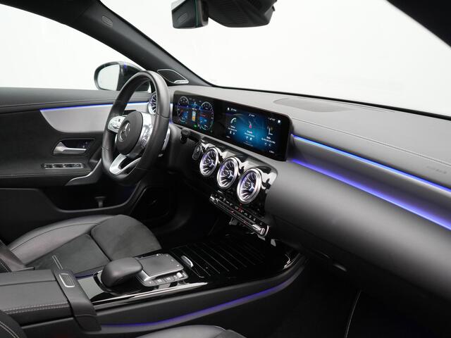 Mercedes-Benz CLA-KLASSE Shooting Brake 250 e AMG Plug In Hybrid 218pk Dealer O.H PHEV | Trekhaak Af Fabriek | Panodak | Burmester Sound | Adaptive Cruise | Alcantara Sportstoelen Verwarmd | Sfeerverlichting | WideScreen | Navigatie |