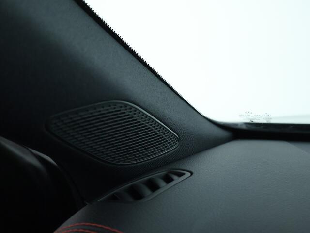 Mercedes-Benz CLA-KLASSE 180 Business Solution AMG | AMG Line | Achteruitrijcamera | Night Pakket | Sfeerverlichting | Inclusief 24 maanden MB Certified garantie voor Europa.