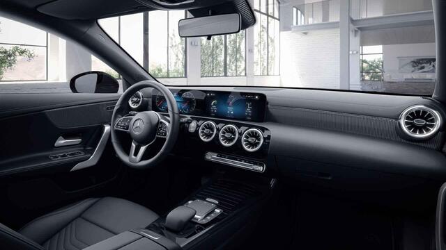 Mercedes-Benz CLA-KLASSE Shooting Brake 180 Luxury | Panoramadak | Distronic | Getint glas | Stoelverwarming |