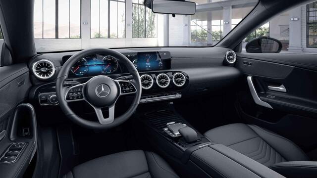 Mercedes-Benz CLA-KLASSE Shooting Brake 180 Luxury | Panoramadak | Distronic | Getint glas | Stoelverwarming |