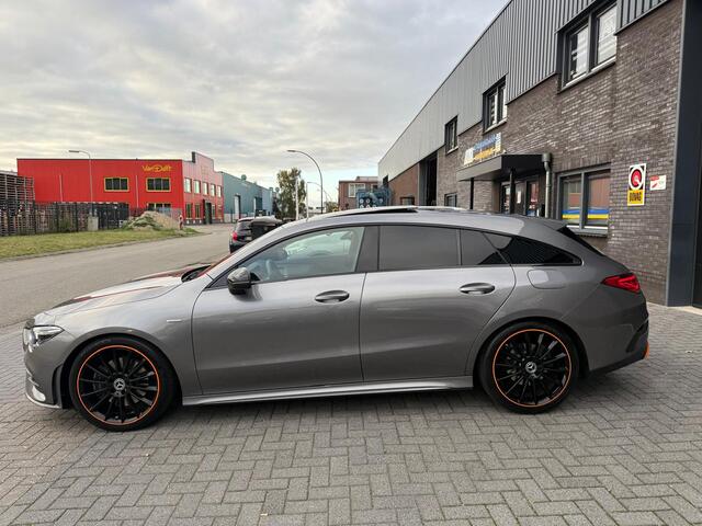 Mercedes-Benz CLA-KLASSE Shooting Brake 200 Premium Plus | 1E EIGENAAR | 12MND GARANTIE | ORANGE EDITION | PANO | CARPLAY | SFEERVERLICHTING | DASHCAM | AUTOMAAT | LED | AFSTANDSPILOT PLUS |