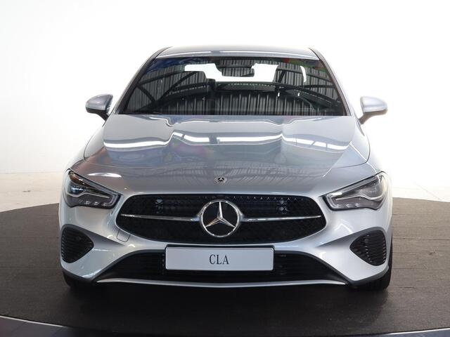 Mercedes-Benz CLA-KLASSE 180 Star Edition LIMITED | Stoelverwarming | Achteruitrijcamera | LED koplampen | MBUX |