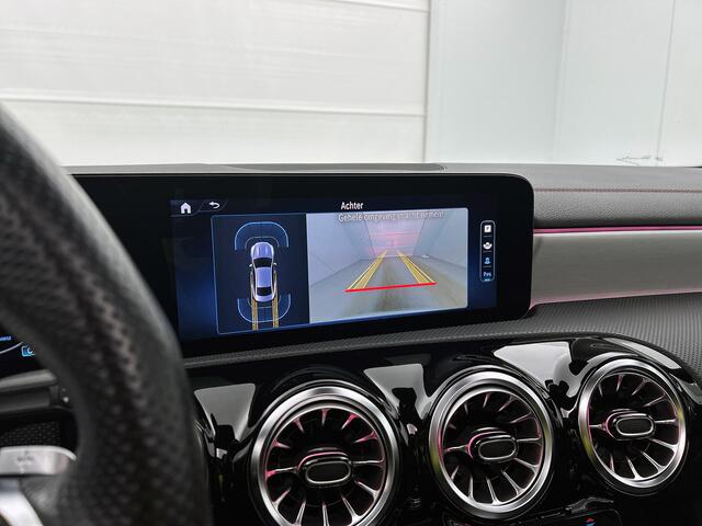 Mercedes-Benz CLA-KLASSE 180 AMG Line Panoramadak | 5 spaaks lichtmetalen velgen MBUX wide screen | Navigatie | Parking support met camera achter | Inclusief 24 maanden Mercedes-Benz Certified garantie voor Europa.